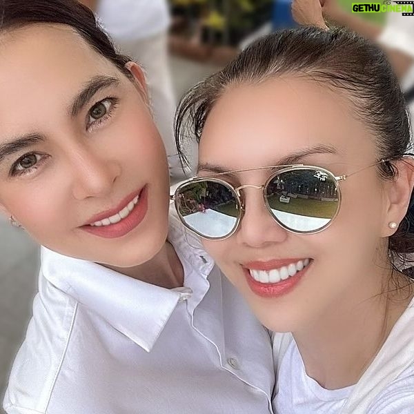 Marsha Vadhanapanich Instagram - วันนี้วันดีมาร่วมพิธีบวงสรวงที่ศาลหลักเมืองกรุงเทพ กับ Boyd Extra band และพี่ๆน้องๆ ค่ะ เฮงๆปังๆ รวยๆ ทุกๆคนนะคะ เนื่องในวันคล้ายวันเกิด พี่Boyd นะครับHappy Birthday ด้วยนะคะ ขอให้เจริญรุ่งเรืองในหน้าที่การงาน ตลอดทุกงานนะคะ เอาบุญมาฝากทุกคนด้วยนะ #marshairis 📸ขอบคุณเม้ยด้วยถ่ายให้ตลอดงาน @meilovezzz 🙏🏻🙏🏻🙏🏻สาธุอนุโมทนา