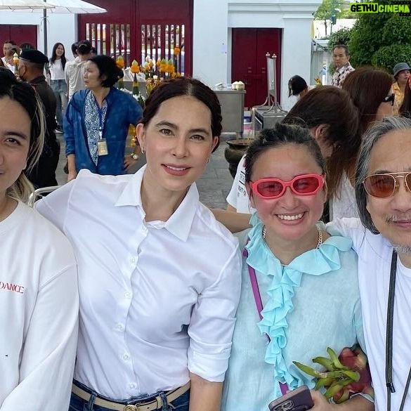 Marsha Vadhanapanich Instagram - วันนี้วันดีมาร่วมพิธีบวงสรวงที่ศาลหลักเมืองกรุงเทพ กับ Boyd Extra band และพี่ๆน้องๆ ค่ะ เฮงๆปังๆ รวยๆ ทุกๆคนนะคะ เนื่องในวันคล้ายวันเกิด พี่Boyd นะครับHappy Birthday ด้วยนะคะ ขอให้เจริญรุ่งเรืองในหน้าที่การงาน ตลอดทุกงานนะคะ เอาบุญมาฝากทุกคนด้วยนะ #marshairis 📸ขอบคุณเม้ยด้วยถ่ายให้ตลอดงาน @meilovezzz 🙏🏻🙏🏻🙏🏻สาธุอนุโมทนา