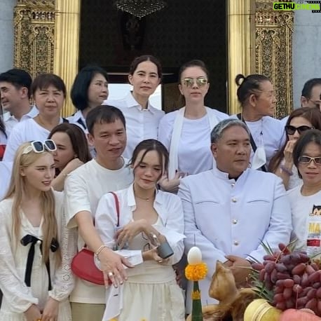 Marsha Vadhanapanich Instagram - วันนี้วันดีมาร่วมพิธีบวงสรวงที่ศาลหลักเมืองกรุงเทพ กับ Boyd Extra band และพี่ๆน้องๆ ค่ะ เฮงๆปังๆ รวยๆ ทุกๆคนนะคะ เนื่องในวันคล้ายวันเกิด พี่Boyd นะครับHappy Birthday ด้วยนะคะ ขอให้เจริญรุ่งเรืองในหน้าที่การงาน ตลอดทุกงานนะคะ เอาบุญมาฝากทุกคนด้วยนะ #marshairis 📸ขอบคุณเม้ยด้วยถ่ายให้ตลอดงาน @meilovezzz 🙏🏻🙏🏻🙏🏻สาธุอนุโมทนา