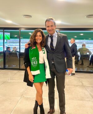 Marta Gil Instagram - Desde que me lembro que sou sportinguista
Herança do meu avô💚
A minha mãe sempre foi adepta mas nunca gostou de ver os jogos na televisão.
Hoje como pré-celebração do dia da mãe, fomos ao estádio e a minha mãe viu pela primeira vez um jogo ao vivo.
Claro que saiu de lá a dizer: “ISTO ASSIM É OUTRA COISA” 
Um obrigada especial à @xenica_jardim por esta incrível experiência. 
Já só quero o @sportingcp campeão 🦁💚🦁