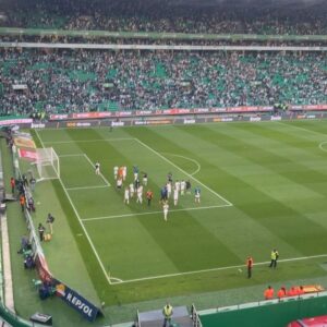 Marta Gil Instagram - Desde que me lembro que sou sportinguista
Herança do meu avô💚
A minha mãe sempre foi adepta mas nunca gostou de ver os jogos na televisão.
Hoje como pré-celebração do dia da mãe, fomos ao estádio e a minha mãe viu pela primeira vez um jogo ao vivo.
Claro que saiu de lá a dizer: “ISTO ASSIM É OUTRA COISA” 
Um obrigada especial à @xenica_jardim por esta incrível experiência. 
Já só quero o @sportingcp campeão 🦁💚🦁