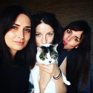 Marta Milans Instagram - And happy bday to this other queen @caitrionabalfe  Aren’t I lucky to have women like you in my life. To the moon always the three of us @karolina_wydra @kakees 💚💚💚