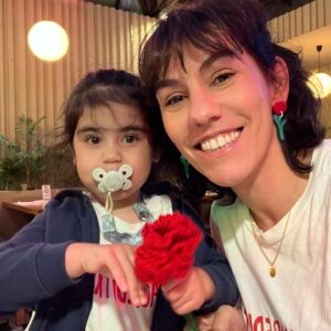 Marta Bateira Instagram - 25 DE ABRIL SEMPRE!!! 🌹 50 anos ✊🏽VIVA A LIBERDADE!!! #quemacreditavai