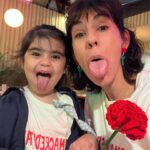Marta Bateira Instagram - 25 DE ABRIL SEMPRE!!! 🌹 50 anos ✊🏽VIVA A LIBERDADE!!! #quemacreditavai