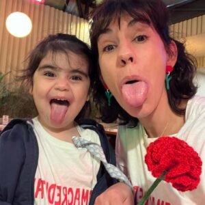 Marta Bateira Instagram - 25 DE ABRIL SEMPRE!!! 🌹 50 anos ✊🏽VIVA A LIBERDADE!!! #quemacreditavai