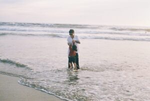 Marta Bateira Instagram - 19.03.2023
Primeira praia, areia, mar, gelado da Lu. 🥹 Ela totalmente entregue.
📸 analógica pela minha amiga @pandaferoz 🫶🏽
