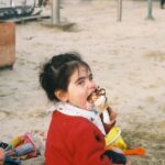 Marta Bateira Instagram – 19.03.2023
Primeira praia, areia, mar, gelado da Lu. 🥹 Ela totalmente entregue.
📸 analógica pela minha amiga @pandaferoz 🫶🏽