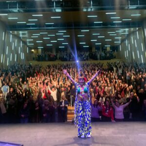 Marta Bateira Instagram - 600 e tal pessoas a sentir o RESORT hoje no Teatro Municipal da Guarda! 🙌🏽❤️🪭💃🏽 OBRIGADA A TODOS!!! 🥰🙏🏽😘
