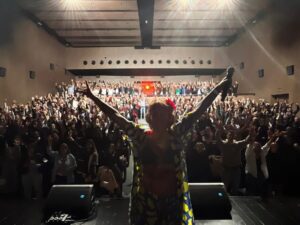 Marta Bateira Instagram - A foto está hellowee mas vocês estiveram tudoooo!!! 😍🙌🏽❤️🫠
OBRIGADA MAIS UMA VEZ, OLIVEIRA DE AZEMÉIS!!! 🥰💃🏽🪭🌺💘