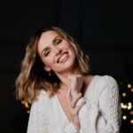 Marta Żmuda-Trzebiatowska Instagram - Ten rok był łaskawy: były spełnione zawodowe marzenia (książka, serial, teatr), nowe pasje,podróże małe i duże, ważne decyzje (życiowe i zawodowe) i i zdrowotne zawirowania (większość zakończyła się happy endem). Jestem ciekawa co życie ma mi do zaoferowania w 2024 ✨💫🪐 40 lat? To już za chwilę? Serio? Czuję, że to nowe otwarcie! 🥂 #imwaiting fot. @eliza_stegienka