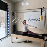 Marta Żmuda-Trzebiatowska Instagram – Rety, jakie to fantastyczne uczucie – próbować nowych aktywności, w nowych miejscach, z nowymi ludźmi! Dziś trening u Dagmara @dagmarasyprzak i @mossapilatesstudio Dziękuję za świetne zajęcia. 

Ćwiczenia dają mi wewnętrzną siłę i wiarę w siebie, w swoje moce, w to że sobie poradzę z wszelkimi trudnościami, hartują ducha i pozwalają mi uwierzyć, że mój los jest w moich rękach.