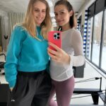 Marta Żmuda-Trzebiatowska Instagram – Rety, jakie to fantastyczne uczucie – próbować nowych aktywności, w nowych miejscach, z nowymi ludźmi! Dziś trening u Dagmara @dagmarasyprzak i @mossapilatesstudio Dziękuję za świetne zajęcia. 

Ćwiczenia dają mi wewnętrzną siłę i wiarę w siebie, w swoje moce, w to że sobie poradzę z wszelkimi trudnościami, hartują ducha i pozwalają mi uwierzyć, że mój los jest w moich rękach.