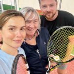 Marta Żmuda-Trzebiatowska Instagram – Najlepszego sparing partnera mam pod ręką 🎾👟❤️

@kamilkula.official
 #love #sport #fun
@bozenakniaginin dziękujemy za trening!