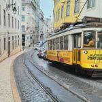 Marta Żmuda-Trzebiatowska Instagram – Bom dia 🌴☀️🇵🇹
prawie 40 tysięcy kroków, pod górkę i z górki – Lizbona w 1,5 minuty 
🛬
