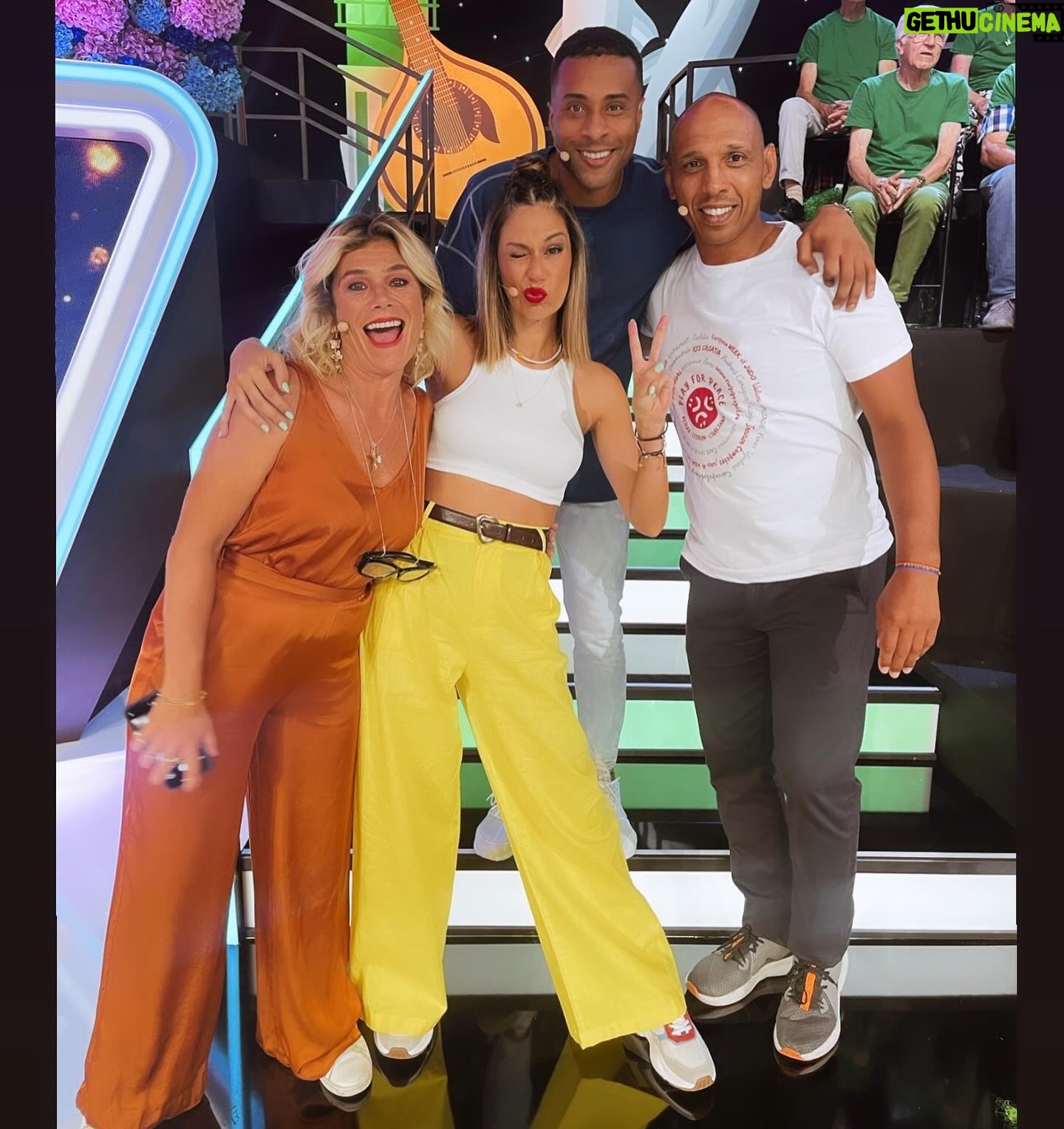 Marta Melro Instagram - Eu, dois medalhados olímpicos e uma actriz do cacete, que bela equipa se juntou. Rimos muito, eu disse muitos disparates e … sim ganhamos, mas isso é só um pormenor 😜 @anabritoecunha @nelson_evora @nunodelgado.tpv #iloveportugal