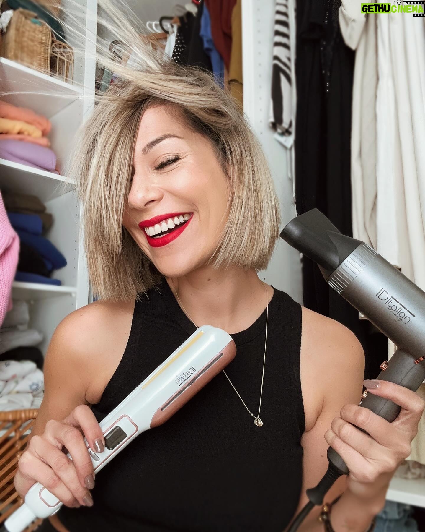 Marta Melro Instagram - ALERTA GIVEAWAY 😄 Eu e a @showroomprive_portugal temos uma prenda de Natal antecipada para ti . Um secador e uma placa da @postquamoficial iguais aos meus . Para participares só tens de : 💁🏼♀️ Deixar ❤️ nesta publicação; 💁🏼♀️ Seguir a página da @showroomprive_portugal e da @postquamoficial; 💁🏼♀️ Identificares 3 amigos que queres que te ofereçam este presente . Podes participar as vezes que quiseres desde que identifiques amigos diferentes. Serão sorteados 2 vencedores. O giveaway termina dia 28 às 23:59. Boa sorte 🍀 ❤️😊
