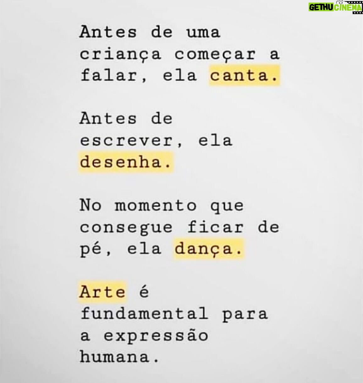 Marta Melro Instagram - Antes de uma criança começar a falar, ela canta. Antes de escrever, ela desenha. No momento que consegue ficar de pé, ela dança. Arte é fundamental para a expressão humana. #diamundialdoteatro
