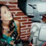 Marta Melro Instagram - Dia Mundial da Televisão … e eu a pensar que 20 anos disto passaram a voar! 20 anos à frente das câmaras, com um gosto especial por estar do outro lado, talvez pelo respeito que lhe tenho. Já tive 17 anos , Já andei na faculdade Já fui Doula Contabilista Proxeneta Empregada de mesa Técnica de segurança social Jornalista Alpinista social Educadora de infância Secretaria Ladra Homem Pescadora Prostituta Médica , Ja fui tantas coisas e já fui eu . #actress #actresslife