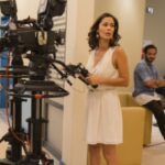 Marta Melro Instagram - Dia Mundial da Televisão … e eu a pensar que 20 anos disto passaram a voar! 20 anos à frente das câmaras, com um gosto especial por estar do outro lado, talvez pelo respeito que lhe tenho. Já tive 17 anos , Já andei na faculdade Já fui Doula Contabilista Proxeneta Empregada de mesa Técnica de segurança social Jornalista Alpinista social Educadora de infância Secretaria Ladra Homem Pescadora Prostituta Médica , Ja fui tantas coisas e já fui eu . #actress #actresslife