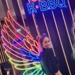 Marta Melro Instagram - Quem é que aqui anda sempre à procura de um sítio para uma jantarada com amigos , que tenha boa comida e não rebente o orçamento? Por aqui a nossa grupeta já é habitual e voltamos ao @seoul_k_bbq, é sempre risada garantida e comida de babar. Se nunca experimentaste um barbecue coreano, tens de ir. A questão que se impõe é : Vais ser dos que vai colocando a comida a fazer ou o que espera que os outros façam? 😂