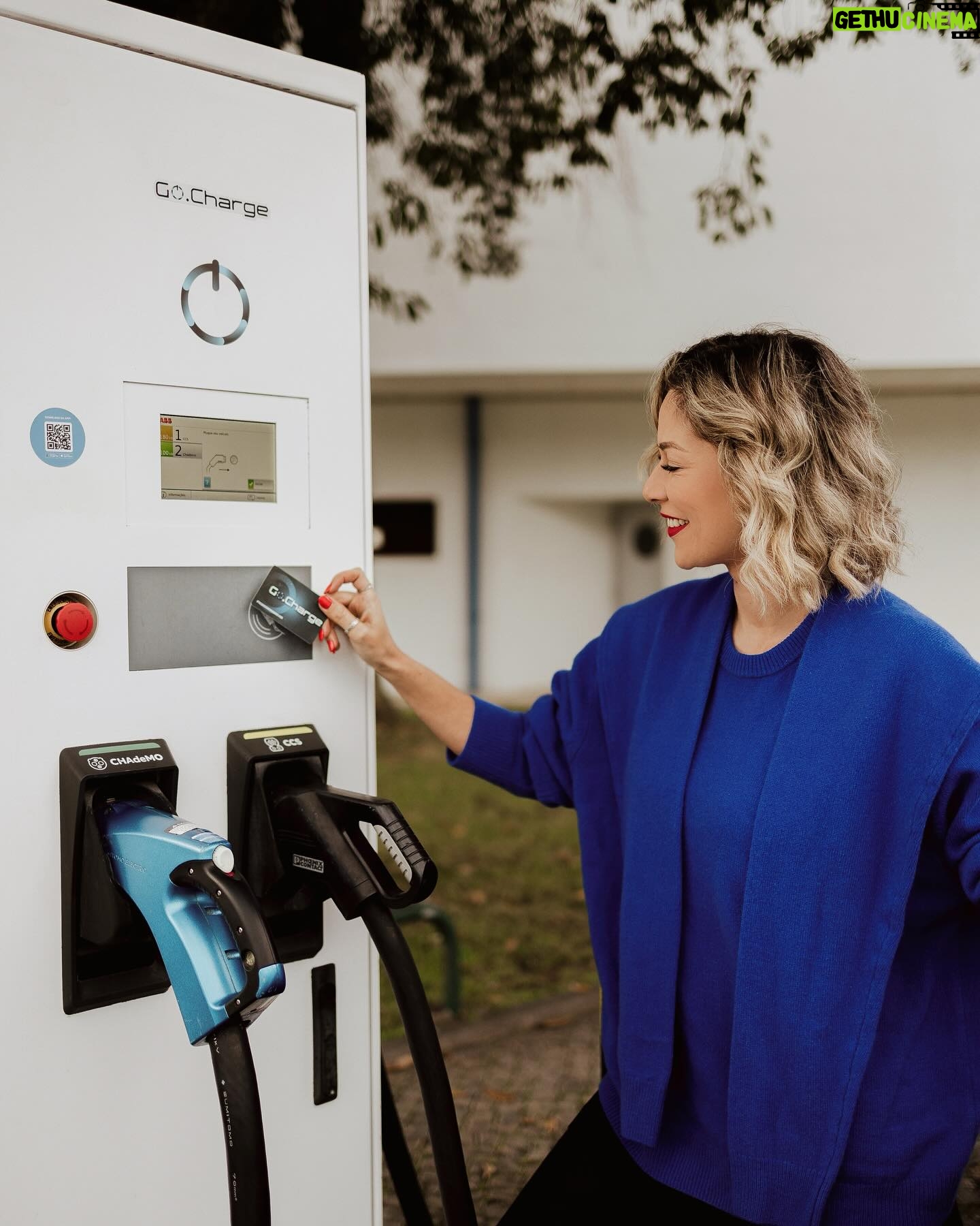 Marta Melro Instagram - Preparados para receber um GIVEAWAY electrizante? ⚡️ Perdoem o trocadilho óbvio, mas foi mais forte do que eu! 😂 Apostando na mobilidade eléctrica , a @caetano.go tem um cartão Go.Charge com 200€ para te oferecer, para usares nos teus carregamentos eléctricos! 🤩🚙🔋 O que tens de fazer para ganhar? Bem simples : ⚡️ Seguir a página da @caetano.go e da @gochargegoelectric ; ⚡️ Deixar o teu ❤️ nesta publicação; ⚡️ Identificar 2 amigos nos comentários; ⚡️ Dizer-me qual o teu carro eléctrico de sonho. ⚡️Podes participar as vezes que quiseres desde que identifiques amigos diferentes. O Giveaway termina dia 18 de Fevereiro às 23:59h. O vencedor será anunciado aqui e nas redes da @caetano.go * Regulamento na bio do Instagram @caetano.go Boa sorte e boas viagens! ☺️ #CaetanoGo #ad