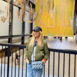 Marta Sánchez Instagram - De esos viajes que se quedan en el recuerdo para siempre… contigo he disfrutado #londres de una manera muy divertida y única. Kilómetros de risas y momentos entre madre e hija en una de mis ciudades favoritas del mundo que ahora lo es también para ti. Te quiero. ☀️👣👩‍❤️‍👩🧳🦋 @paulacabanas3 #semanasanta #london🇬🇧 Gracias a mi familia @melondonhotel #martasanchez #martisimasanchez