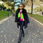 Marta Sánchez Instagram - Pensando con ilusión en este nuevo año…. En las buenas, en las malas, en días de luz y días de sombras…. Sola o acompañada. Animada o más tristona… enérgica o cansada… Pero siempre sin miedo a caminar y sin dejar de apreciar lo que tengo ni un solo día. Me pienso gozar el 2024. 💚💖 @cuchy_es @vilagallo_official @glory_sunglass @aristocrazy @pinkoofficial #graciaslisboaporuncomienzoespectacular #lisbon #martasanchez #martisimasanchez