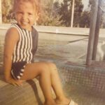 Marta Sánchez Instagram - Estrenando bañador y ganas de buen tiempo!!! Como buena tauro, desde niña me apasiona la primavera y el verano. Que se haga largo!!! 😎🩶 Y que podamos guardar toda la lana ya! 🤍🩶💛 Y sacar todos mis maravillosas piezas nuevas de @guillerminabaeza_bcn ☀️
