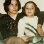 Marta Sánchez Instagram - Las madres no se eligen… pero yo no podría haber tenido más suerte. Eres la mejor mami. Estoy muy orgullosa de ti. Nunca has perdido la sonrisa a pesar de los golpes de la vida… y siempre recuerdo con alegría y orgullo tu labor de madre. Gracias por ser un ejemplo para mí y por darme la mejor herencia que una madre puede dejar a una hija que son esos valores que siempre nos enseñasteis papá y tú a mi hermana y a mi. 🤍 Hoy tu nieta me dejó este mensaje que no puede ser más bonito… y que como madre que soy, me llena de felicidad. Te quiero mamaíta. 💖 feliz día. #pazlopezpestonit #mimadrequerida #tequiero Feliz día de la madre a todas esas mujeres que hacen una labor tan valiosa. 💗💗💗