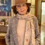 Marta Sánchez Instagram - Las madres no se eligen… pero yo no podría haber tenido más suerte. Eres la mejor mami. Estoy muy orgullosa de ti. Nunca has perdido la sonrisa a pesar de los golpes de la vida… y siempre recuerdo con alegría y orgullo tu labor de madre. Gracias por ser un ejemplo para mí y por darme la mejor herencia que una madre puede dejar a una hija que son esos valores que siempre nos enseñasteis papá y tú a mi hermana y a mi. 🤍 Hoy tu nieta me dejó este mensaje que no puede ser más bonito… y que como madre que soy, me llena de felicidad. Te quiero mamaíta. 💖 feliz día. #pazlopezpestonit #mimadrequerida #tequiero Feliz día de la madre a todas esas mujeres que hacen una labor tan valiosa. 💗💗💗