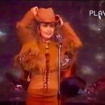 Marta Sánchez Instagram - 38. Qué numerazo!!! Este mes cumplo treinta y ocho años dándome en cuerpo y alma a la música… y a vosotros. Gracias por estar siempre a mi lado. Recordando una de las teles más icónicas de mi carrera y de la televisión. Este look era de Antonio Alvarado, uno de los diseñadores que mejor me vistió en mi vida, era un genio!!!. #tbt #martasanchez #martisimasanchez #oleole #lilimarleen #dejamesola #bailandosinsalirdecasa #80s