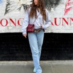 Marta Sánchez Instagram - Las madres no se eligen… pero yo no podría haber tenido más suerte. Eres la mejor mami. Estoy muy orgullosa de ti. Nunca has perdido la sonrisa a pesar de los golpes de la vida… y siempre recuerdo con alegría y orgullo tu labor de madre. Gracias por ser un ejemplo para mí y por darme la mejor herencia que una madre puede dejar a una hija que son esos valores que siempre nos enseñasteis papá y tú a mi hermana y a mi. 🤍 Hoy tu nieta me dejó este mensaje que no puede ser más bonito… y que como madre que soy, me llena de felicidad. Te quiero mamaíta. 💖 feliz día. #pazlopezpestonit #mimadrequerida #tequiero Feliz día de la madre a todas esas mujeres que hacen una labor tan valiosa. 💗💗💗