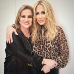 Marta Sánchez Instagram - Que bueno disfrutar de una noche como la de ayer contigo!! @luciaggalan Gracias por ser siempre esa mujer maravillosa, humilde, positiva, alegre y divertida que un día conocí hace décadas en América. Cuántos recuerdos juntas…. Te quiero mucho. #martasanchez #martisimasanchez @rberdones gracias por esa cena tan especial. 🤍🤍🤍 #disfrutandolavidaconamigos