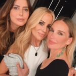 Marta Sánchez Instagram – Ayer celebré en petit comité mi cumpleaños anticipadamente con los amores de mi vida…. Hoy 8 de mayo, día en que nací hace 58 años, comparto con los que me queréis estas fotos… Me siento muy orgullosa de como he llegado a este momento de mi vida, luchando por conseguir lo que siempre anhelé: estar rodeada de la gente que quiero y de gente buena de verdad, seguir disfrutando de mi familia, trabajo y tiempo  con mis amigos, gozar de cada día como si fuese el último, no mirar atrás, seguir cuidándome, hacer lo que me hace feliz, darme en cuerpo y alma para  dedicaros toda mi música y mi voz, estar en paz, agradecer todo con lo que estoy bendecida,  seguir soñando eternamente y que nunca me faltéis… Millones de gracias por los cientos de mensajes maravillosos que me habéis enviado. Gracias de todo corazón. Os quiero muchísimo!!! Gracias amor mío por todo lo que me das cada día. @federicoleonsierra  Gracias Pau por ser una hija ejemplar. Te quiero! @paulacabanas3  Gracias amigas por estar siempre en lo bueno y lo malo. @gaunandfi @carolabaleztena y tantas que tengo la suerte de tener y que quiero ver cuando el trabajo me lo permita!! Gracias vida. Gracias tiempo. Bienvenido seas siempre. ⭐️ @arggido (gracias por, una vez más, ponerme guapa con vuestras maravillosas creaciones!) y @kabuki_madrid (gracias por una cena insuperable!! Sois los mejores) @magritshoes @joyeriasuarez @maribelyebenes  #martasanchez #esmicumpleaños #happybirthdaytome #martisimasanchez #peonias #desayunocontifanny 🩵