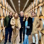 Marta Sánchez Instagram - Gracias amigo @josemoroes por cuidar de tus amigos como lo haces. Estamos felices de ver que vives tu mejor momento. Por muchos años compartiendo contigo y rodeado solamente de la gente que te merece. @cepa21bodegas @fatimapereyramoreno @federicoleonsierra @mintandrose @viddajewelry @restaurante_mannix #martisimasanchez #martasanchez 🍷🍇 #elvinonosetiraymenossinoestuyo #vivacepa21 #valladolid