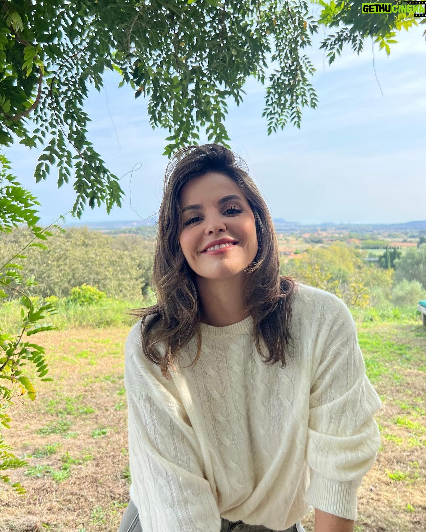 Marta Torné - 5.2K Likes - Ganas de Otoño de verdad. Mi estación preferida 🌳🍂☀️ Look de @uniqloeurope en @viu_emporda OS DESEO MUY BUEN FIN DE SEMANA!!!!! 💝