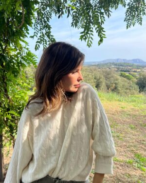 Marta Torné Instagram - Ganas de Otoño de verdad. Mi estación preferida 🌳🍂☀️ Look de @uniqloeurope en @viu_emporda OS DESEO MUY BUEN FIN DE SEMANA!!!!! 💝