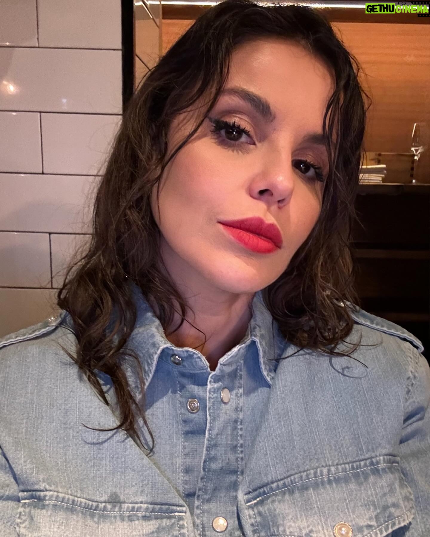 Marta Torné Instagram - Me encanta que llueva, no llevar paraguas y hacerme fotos 🌧️❤️🥰