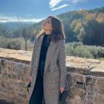 Marta Torné Instagram – Estos días han sido increíbles en los que me he sentido una niña pequeña disfrutando de La Navidad en @lavellafarga (y yo que adoro la navidad… os podéis imaginar mi felicidad) Gracias @marti_angrill por hacer posible esta maravilla que es sentir y disfrutar el espíritu navideño con el Xmas Market. Enhorabuena por todo el trabajo y por tener un hotel @relaischateaux donde no hace falta decir que es una pasada: el servicio, el equipo, la comida, las habitaciones… hasta el último detalle cuidado con amor y cariño.
Os voy a echar de menos. Cada vez q escuche una canción de navidad, me acordaré de estos días aquí con vosotros. Ha sido un regalazo descubriros. Espero volver muy pronto. AHORA SI HA EMPEZADO LA NAVIDAD!!!!🎄 💫✨🌟