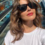 Marta Torné Instagram – Fotitos de hoy que me hacen feliz. Un día resplandeciente, café y mi Rufus siempre conmigo. ¿Qué más puedo pedir? 
La verdad es que cada vez priorizo más poder ir a sitios donde puedo llevarme a Rufus… 
Por cierto, este viernes y sábado en @westfieldglories organizan los #WestfieldDays con muchas actividades free🎢
En stories os dejo toda la info para tener vuestro pase VIP🥰