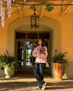 Marta Torné Instagram - Felicidad es la mejor palabra para definir cada vez que voy a l’Empordà. Ahora en primavera es una maravilla. Si podéis… escaparos aunque sean unos días. Y os recomiendo que vayáis a @cancasihouse casi un sitio chiquitito precioso que te cuidan y miman en todo momento (preguntad por Emma o Gabriel) y no es publi. Es una recomendación después de haber ido muchas veces 🙏🏻🥰