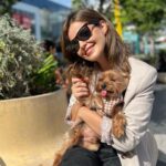 Marta Torné Instagram – Fotitos de hoy que me hacen feliz. Un día resplandeciente, café y mi Rufus siempre conmigo. ¿Qué más puedo pedir? 
La verdad es que cada vez priorizo más poder ir a sitios donde puedo llevarme a Rufus… 
Por cierto, este viernes y sábado en @westfieldglories organizan los #WestfieldDays con muchas actividades free🎢
En stories os dejo toda la info para tener vuestro pase VIP🥰