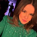 Marta Torné Instagram - Resumen de mi semana random. Cómo puede pasar tan rápido? 1- Selfie en un taxi con actitud seria para parecer sexy. 2- Rufus siempre levanta la cabecita cuando traen la comida a la mesa. 3- Selfie trabajando. 4- Mi cena del viernes. 5- Aperitivo con Rufus. 6- Donde hay rulos hay alegría (by @silvia_arenos ) 7- Ese momento q llegas a la sala de cine para ver la película 🙏🏻🥰 8- Un espejo nos encanta…. 9- El techo de casa. 10- Morritos por favor.