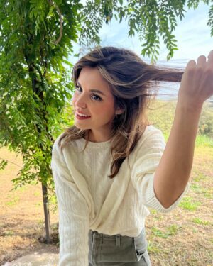 Marta Torné Instagram - Ganas de Otoño de verdad. Mi estación preferida 🌳🍂☀️ Look de @uniqloeurope en @viu_emporda OS DESEO MUY BUEN FIN DE SEMANA!!!!! 💝