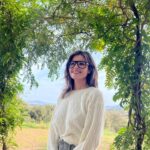Marta Torné Instagram – Ganas de Otoño de verdad. Mi estación preferida 🌳🍂☀️ Look de @uniqloeurope en @viu_emporda OS DESEO MUY BUEN FIN DE SEMANA!!!!! 💝
