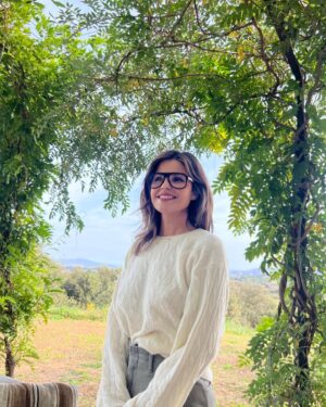Marta Torné Instagram - Ganas de Otoño de verdad. Mi estación preferida 🌳🍂☀️ Look de @uniqloeurope en @viu_emporda OS DESEO MUY BUEN FIN DE SEMANA!!!!! 💝