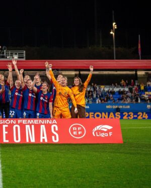 Marta Torrejón Instagram - Nit màgica! 🏆🔵🔴