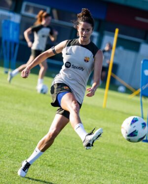 Marta Torrejón Instagram - First week done 💪🔵🔴