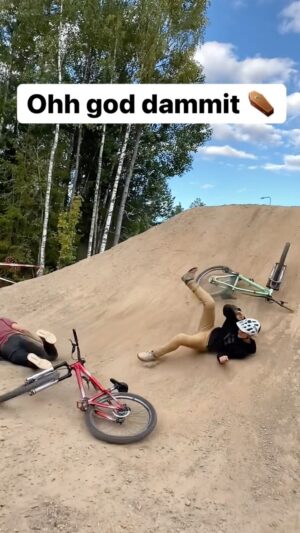 Martin Söderström Instagram - Choose your riding friends wisely 😝
🫶 @linder.anton