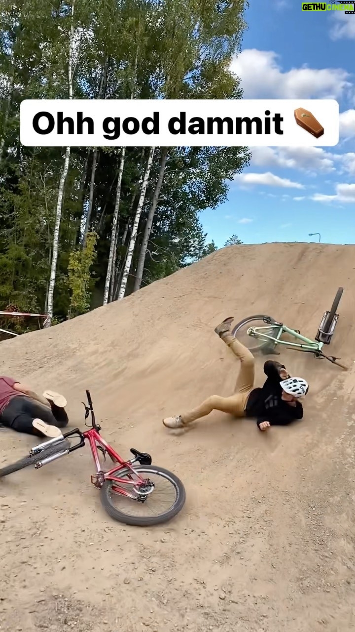 Martin Söderström - 4.5K Likes - Choose your riding friends wisely 😝
🫶 @linder.anton
